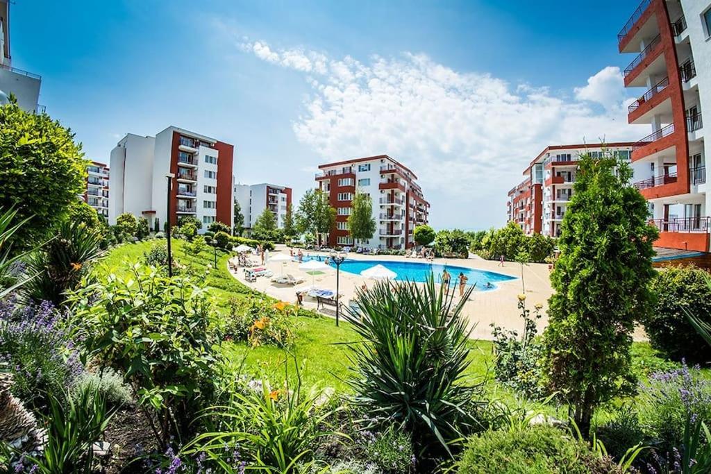 Roof Top Sea View Apartment 167,2Loznice,4-7 Osob Sveti Vlas Exterior foto